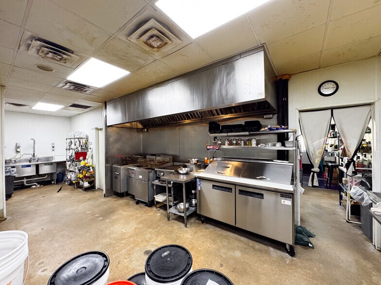 More Photos Of 8903 Cullen Blvd, Houston Restaurant For Sale