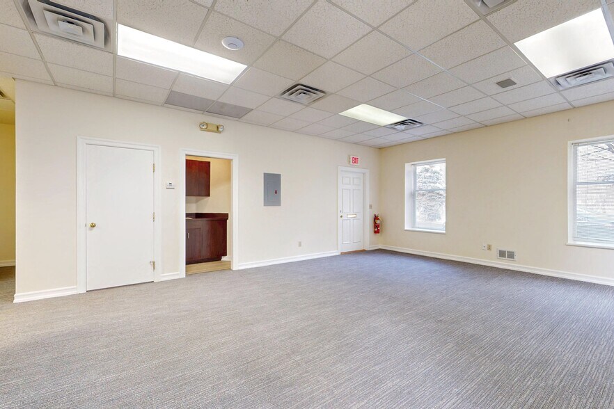 More Photos Of 7 Cedar St, Ramsey Office For Lease