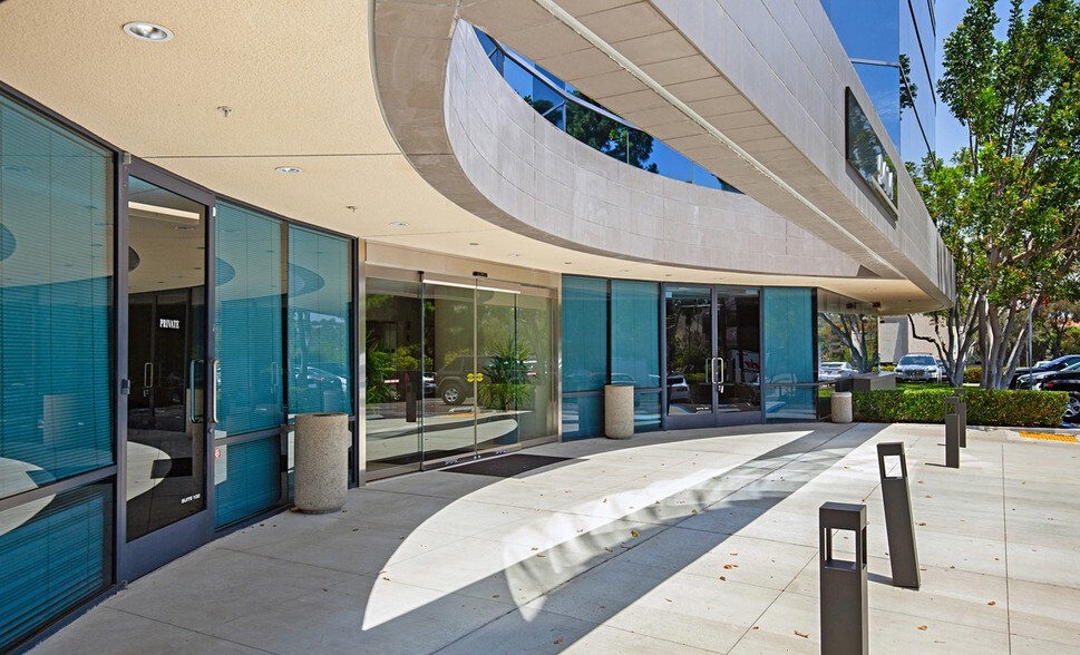 More Photos Of 5414 Oberlin Dr, San Diego Office For Lease