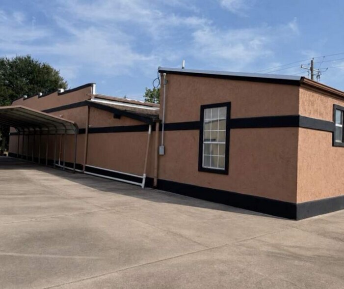 More Photos Of 208 SE Avenue 2 Ave, Atkins Office For Sale