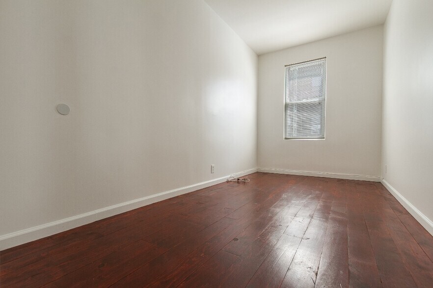 More Photos Of 7 Newark Bay Ct, Bayonne Apartments For Sale