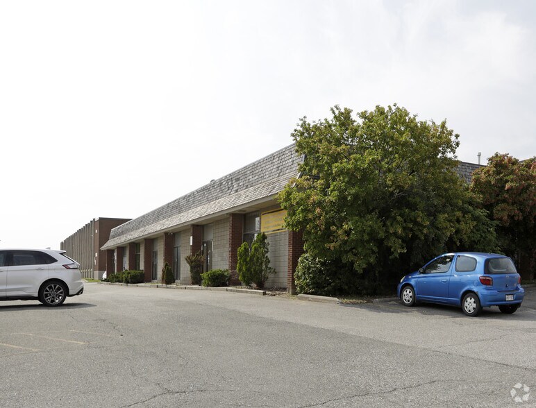 More Photos Of 1616 Matheson Blvd, Mississauga Manufacturing For Lease