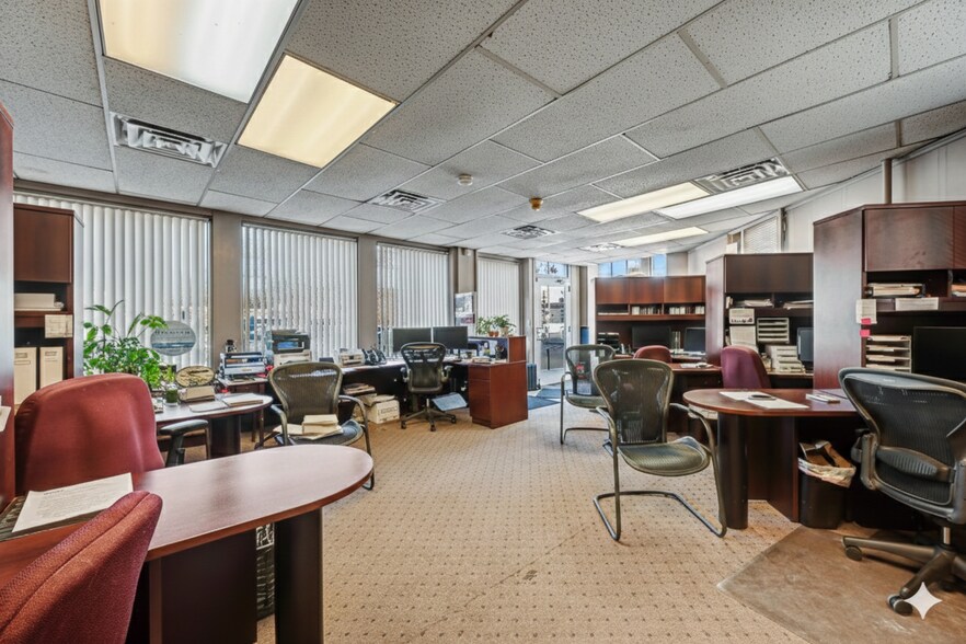 More Photos Of 66 Main St, Warwick Office For Sale