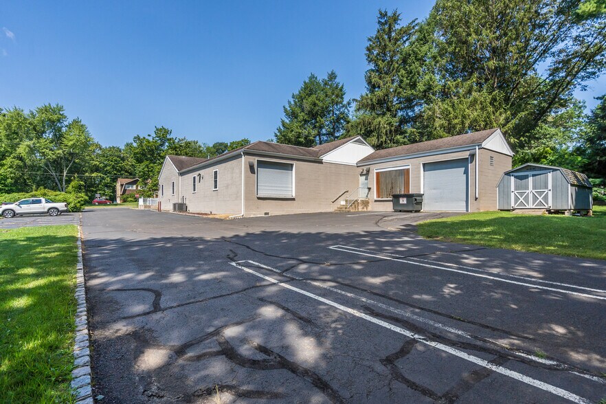 More Photos Of 321 Warren Ave, Stirling Light Manufacturing For Sale