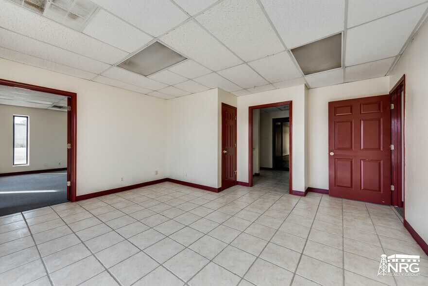 More Photos Of 2415 E Highway 80, Midland Warehouse For Lease