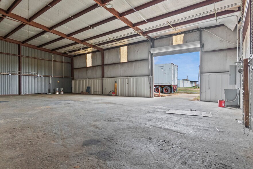 More Photos Of 4200 US-82 Hwy, Dawson Flex For Lease
