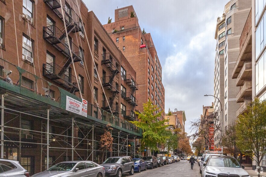 More Photos Of 1235 Lexington Ave, New York Apartments For Sale