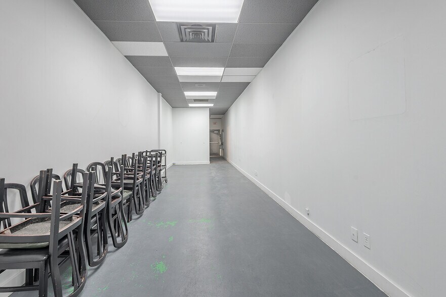 More Photos Of 1245-1275 Boul Des Seigneurs, Terrebonne Freestanding For Lease