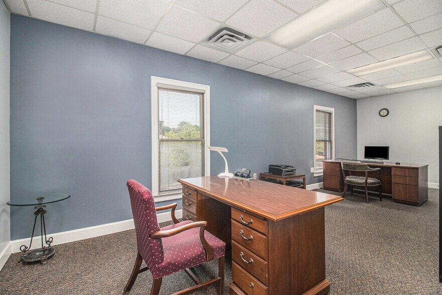 More Photos Of 1580 Warsaw Rd, Roswell Office For Lease