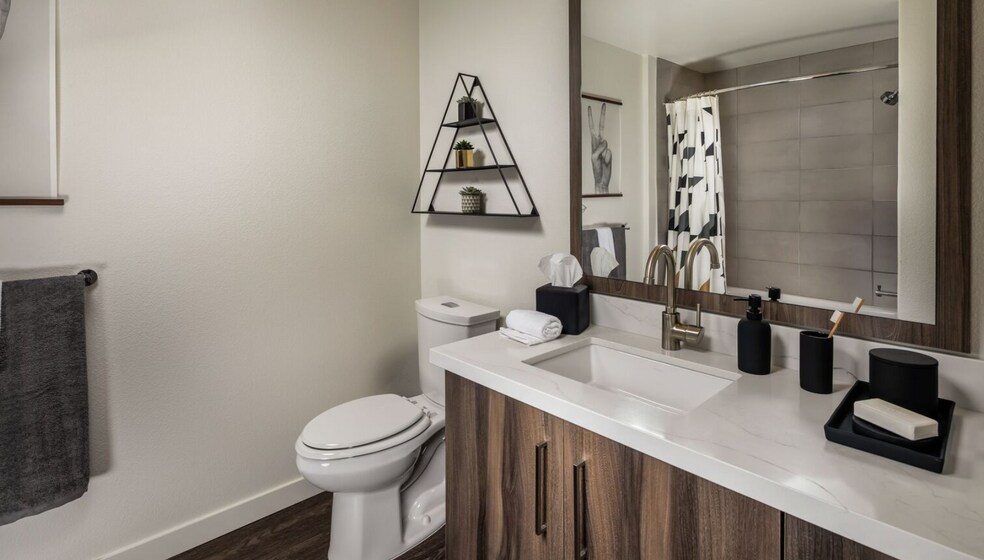 More Photos Of 424 W Pico Blvd, Los Angeles Apartments For Lease