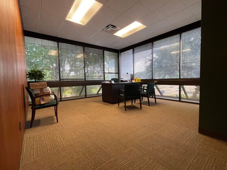 More Photos Of 1020 W International Speedway Blvd, Daytona Beach Office For Sale