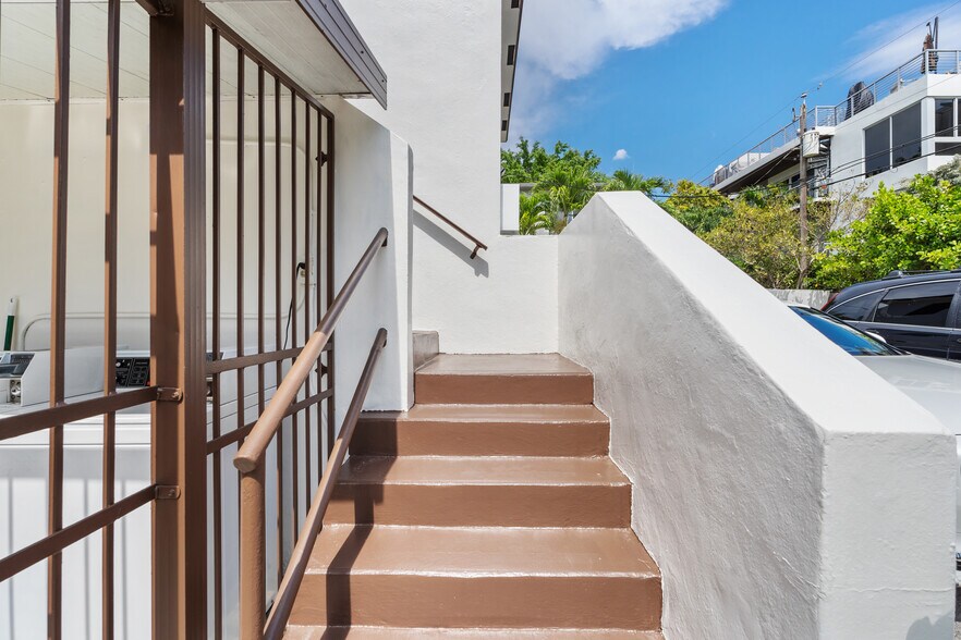 More Photos Of 550 SW 10th St, Miami Apartments For Sale