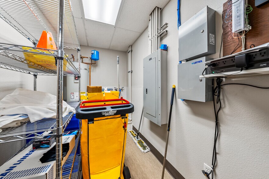 More Photos Of 2166 NW Vine St, Grants Pass Medical For Sale