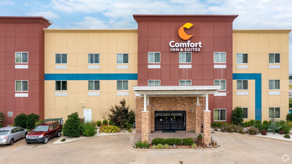 More Photos Of 6101 New Sapulpa Rd, Tulsa Hotel For Sale