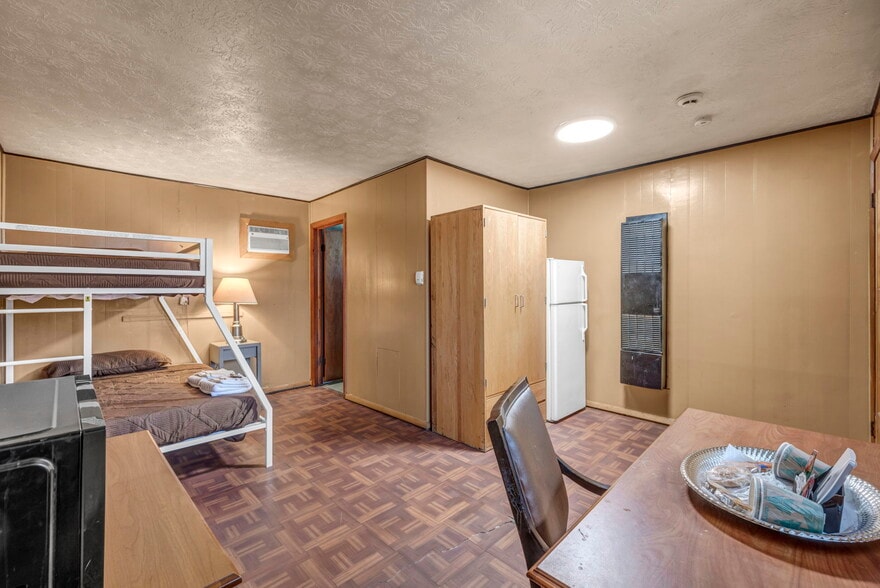 More Photos Of 44077 Oberlin Elyria Rd, Oberlin Hotel For Sale