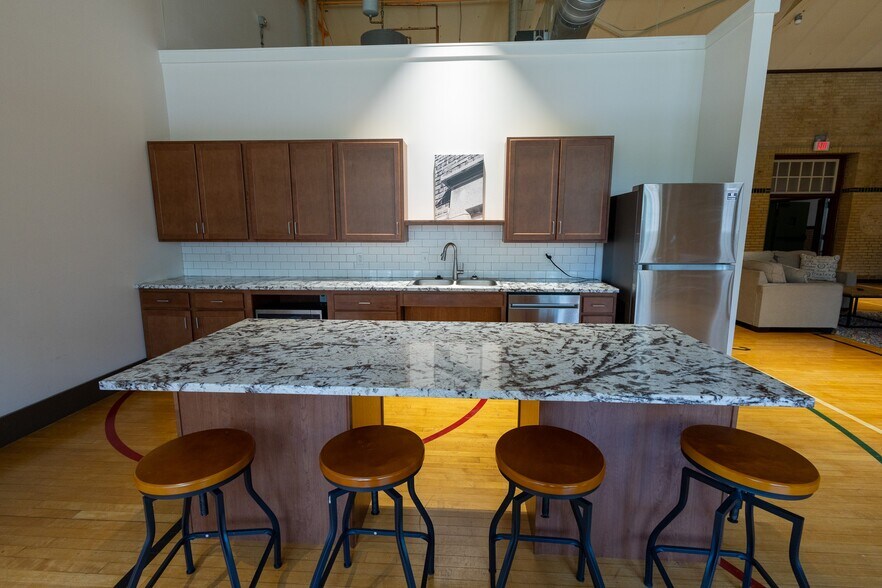 More Photos Of 1351 N Hanley Rd, University City Apartments For Sale