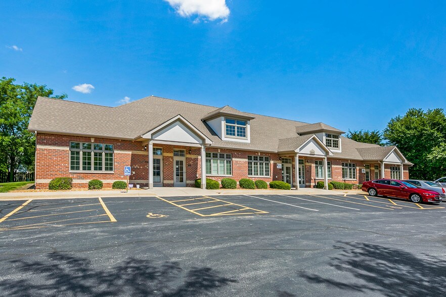More Photos Of 2551 W Division St, Joliet Office For Lease