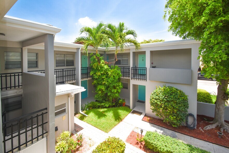 More Photos Of 202 Lucerne Ave, Lake Worth Apartments For Sale