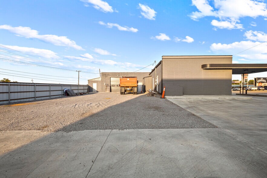 More Photos Of 312 Main St, Weatherford Land For Sale
