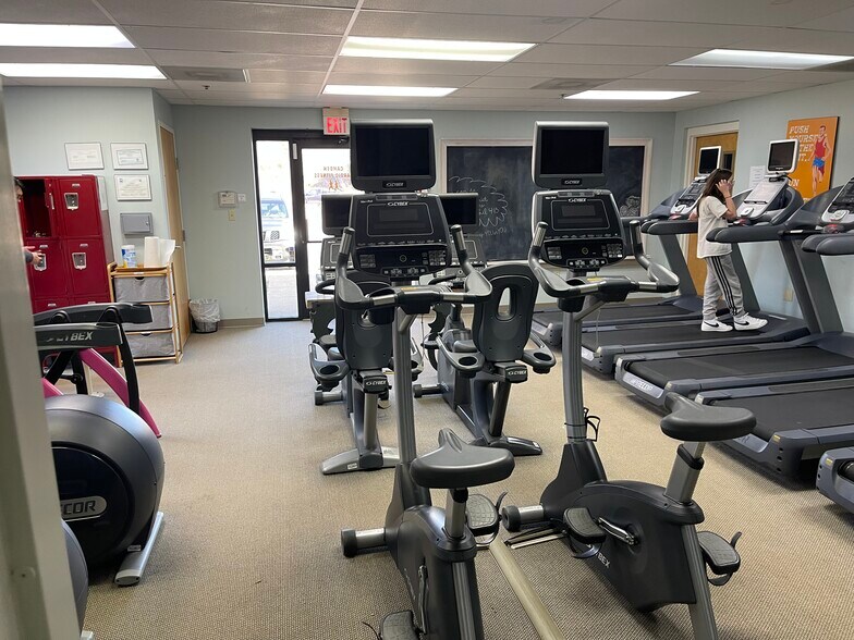 More Photos Of 115 Highway 641 S, Camden Office For Lease