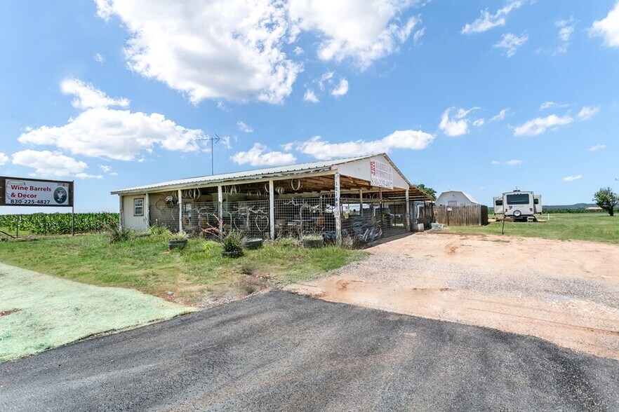 More Photos Of 12148 E US Highway 290, Fredericksburg Land For Lease