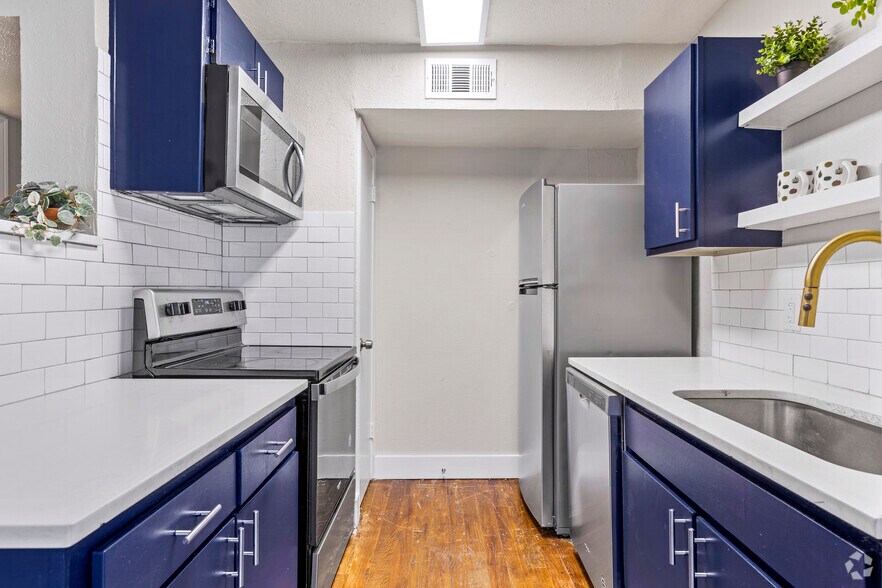 More Photos Of 2211 S Vernon Ave, Dallas Apartments For Sale