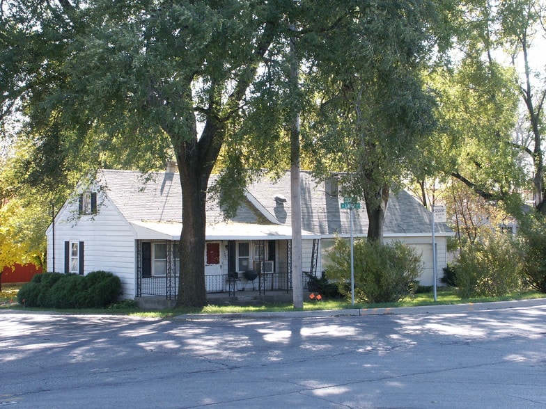Primary Photo Of 1497 N Lafox St, South Elgin Office For Sale