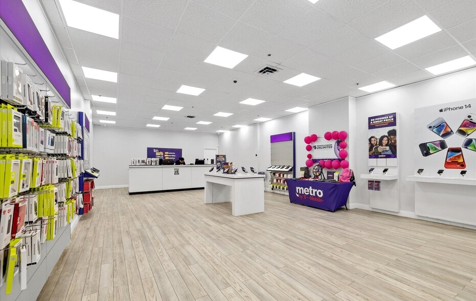 More Photos Of 37-39 Glen St, Glen Cove Office Residential For Sale