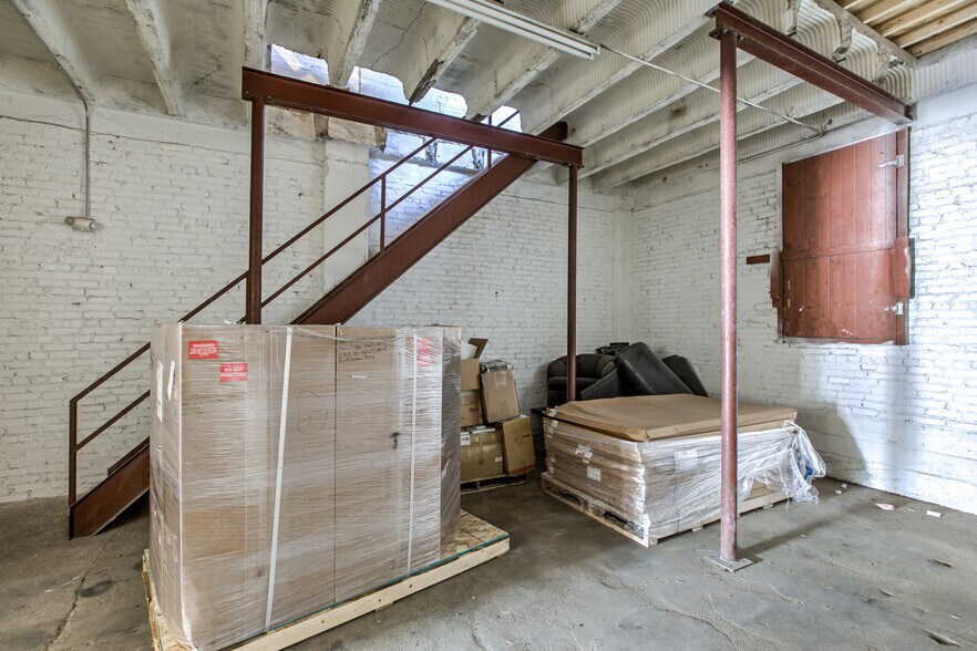 More Photos Of 415 S 7th St, Lincoln Warehouse For Lease