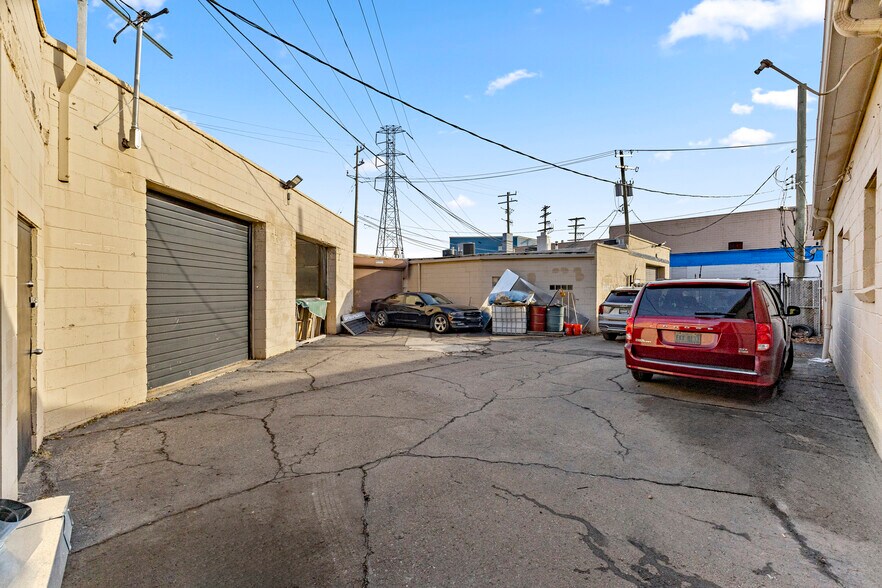 More Photos Of 5420 Oakman Blvd, Dearborn Warehouse For Sale