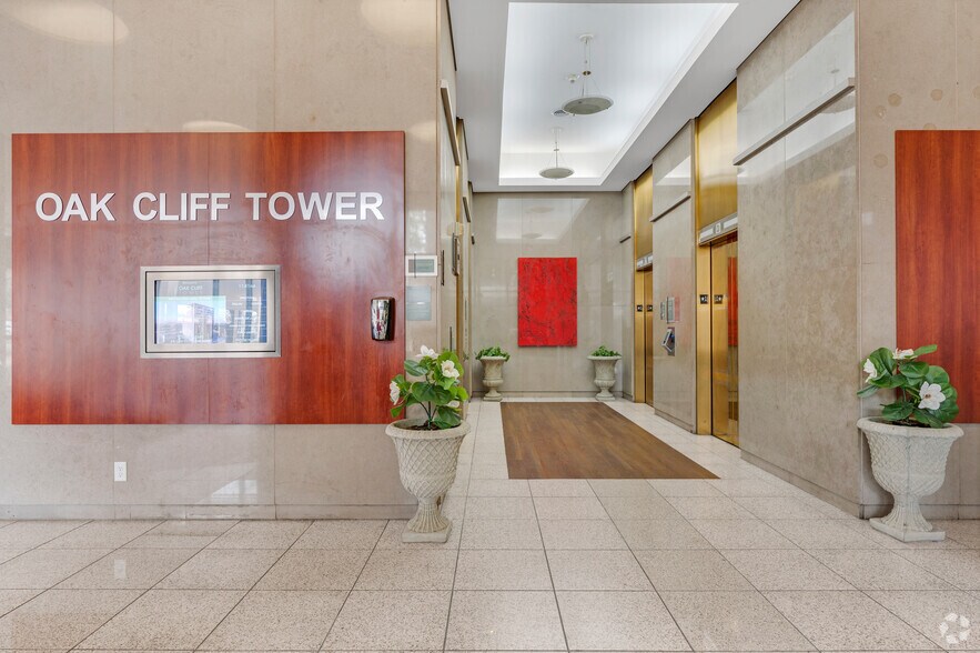 More Photos Of 400 S Zang Blvd, Dallas Office For Lease