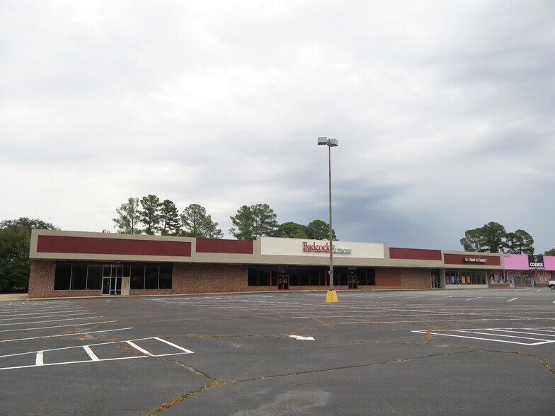 More Photos Of 906-946 Chesterfield Hwy, Cheraw General Retail For Lease