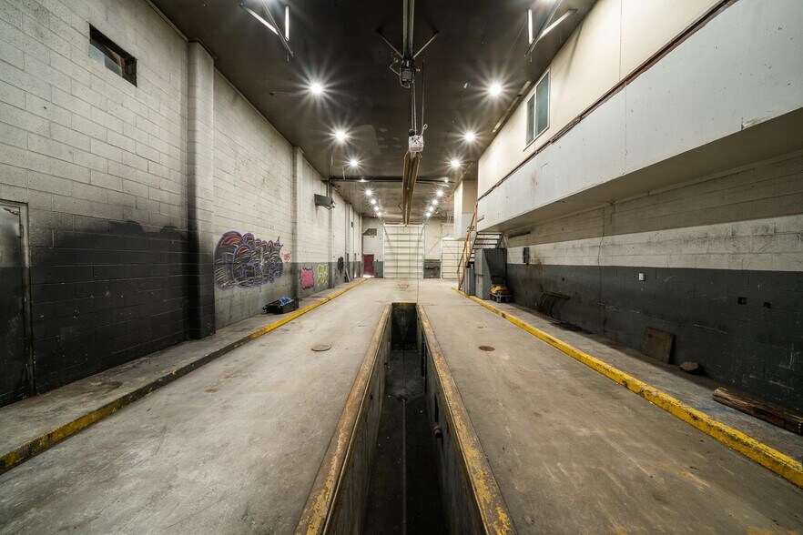 More Photos Of 225 N Highway 91, Summit Service For Lease