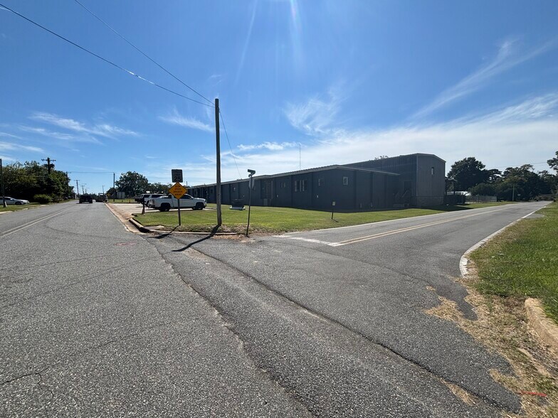 More Photos Of 1811 Florida Ave, Quincy Warehouse For Lease