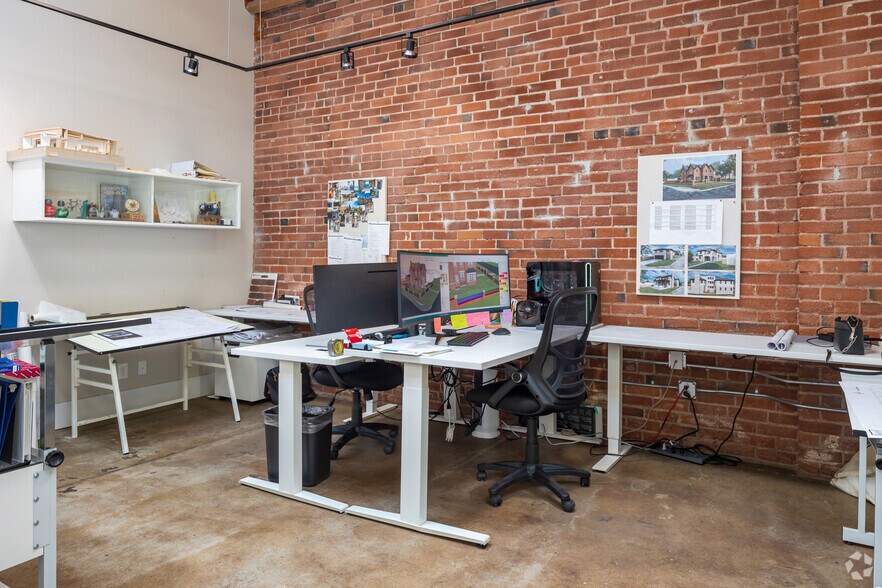 More Photos Of 1361 S Broadway, Denver Storefront Retail Office For Lease
