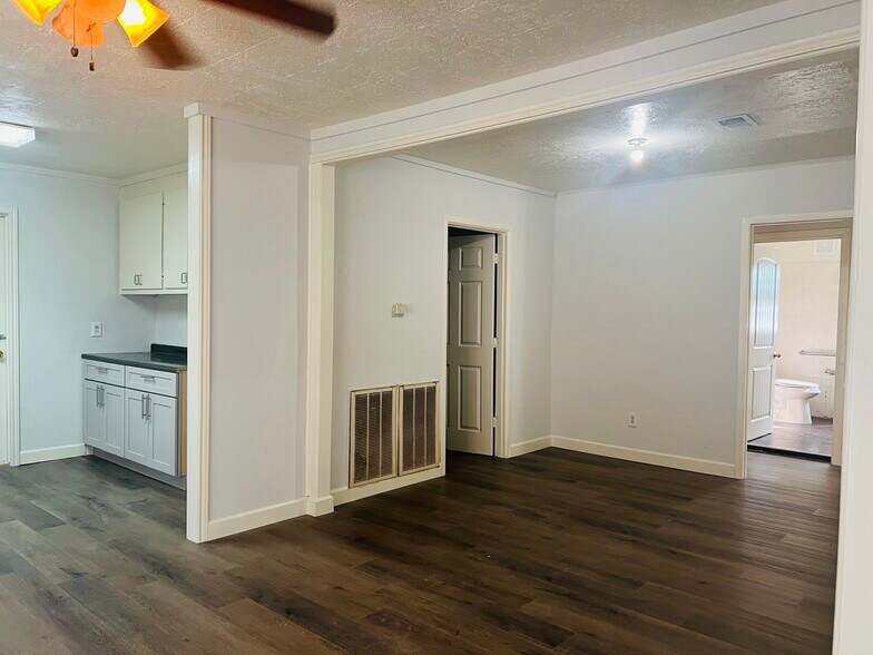 More Photos Of 7328 Bauman Rd, Houston Flex For Lease