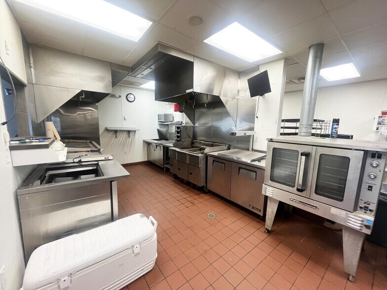 More Photos Of 527 E Highway 20, Valentine Fast Food For Sale