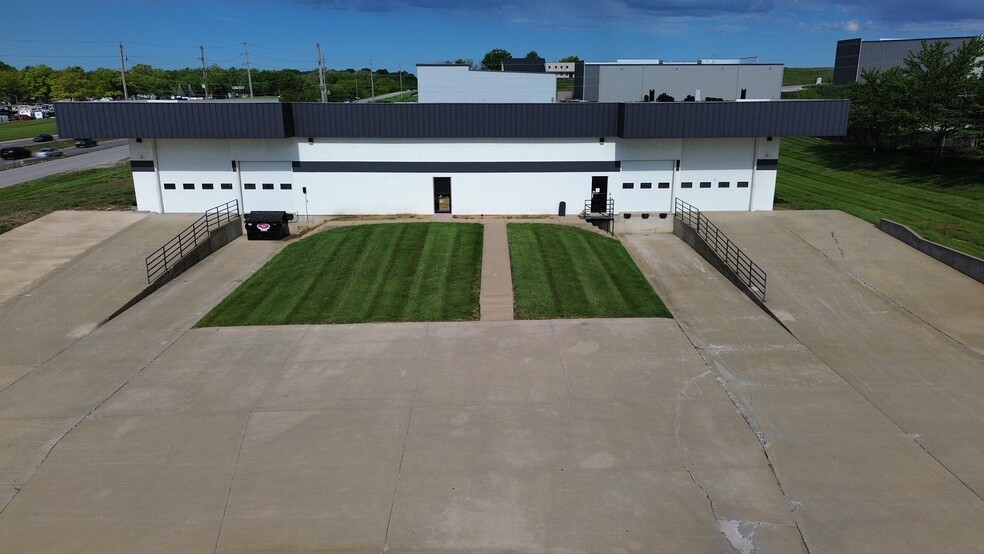 Primary Photo Of 1100 NW Valley Ridge Dr, Grain Valley Warehouse For Lease