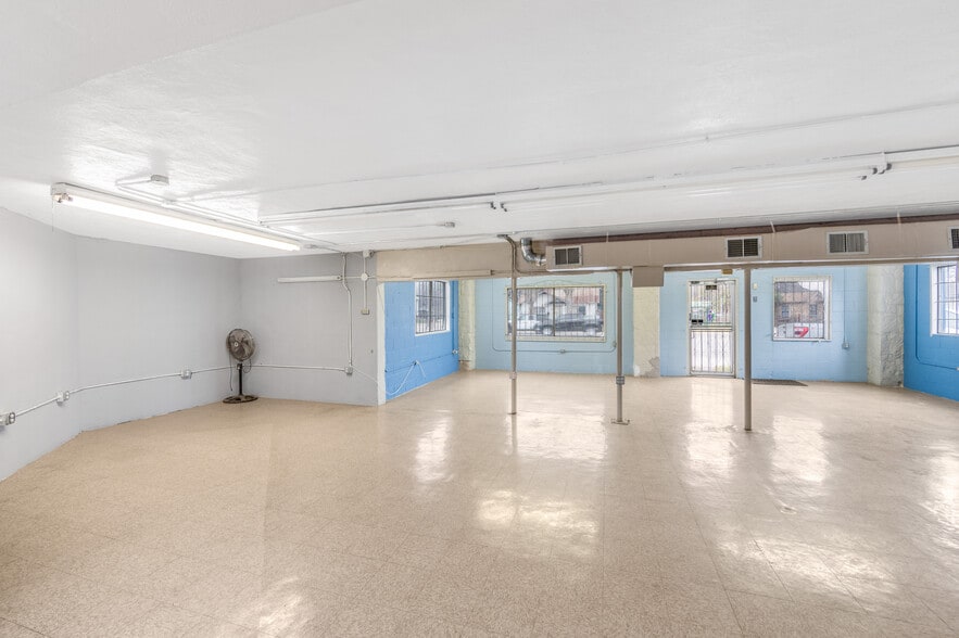 More Photos Of 930 New Laredo Hwy, San Antonio Office For Sale