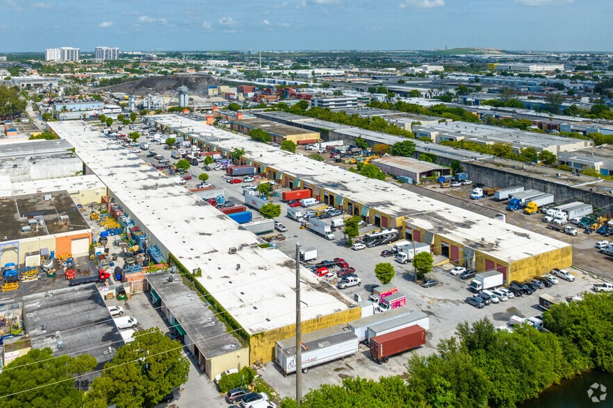 More Photos Of 4751-4797 NW 72nd Ave, Miami Warehouse For Lease