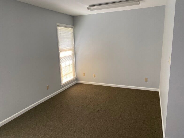 More Photos Of 5 Calendar Ct, Columbia Medical For Lease