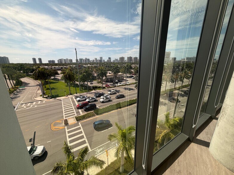 More Photos Of 21290 Biscayne Blvd, Aventura Office Residential For Lease