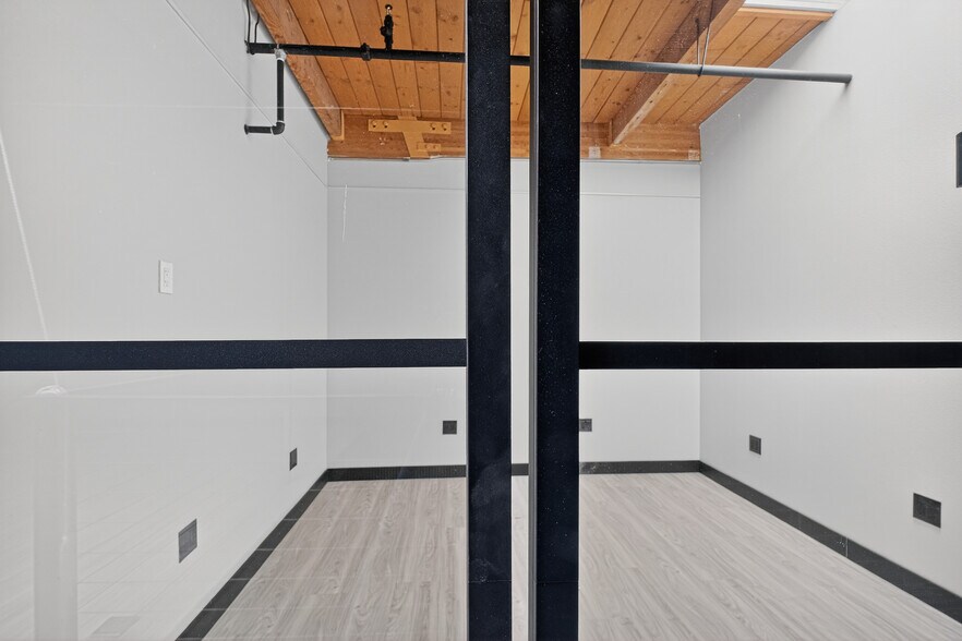 More Photos Of 4125 Market St, Ventura Light Manufacturing For Sale