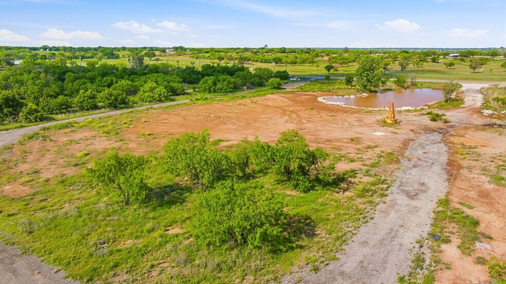 More Photos Of 3429 W Walker St, Breckenridge Warehouse For Sale