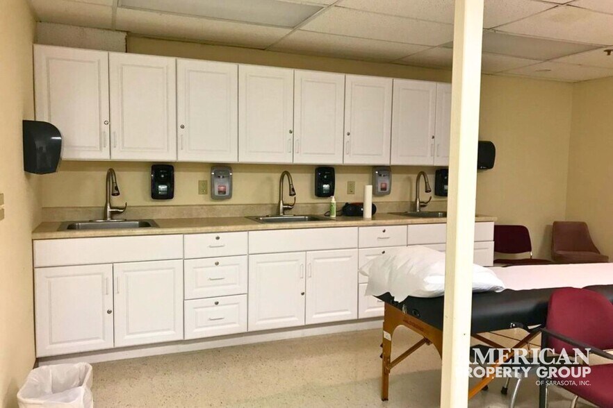 More Photos Of 3808 N Tamiami Trl, Sarasota Medical For Sale