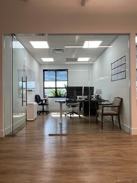 More Photos Of 10455 Riverside Dr, Palm Beach Gardens Flex For Lease