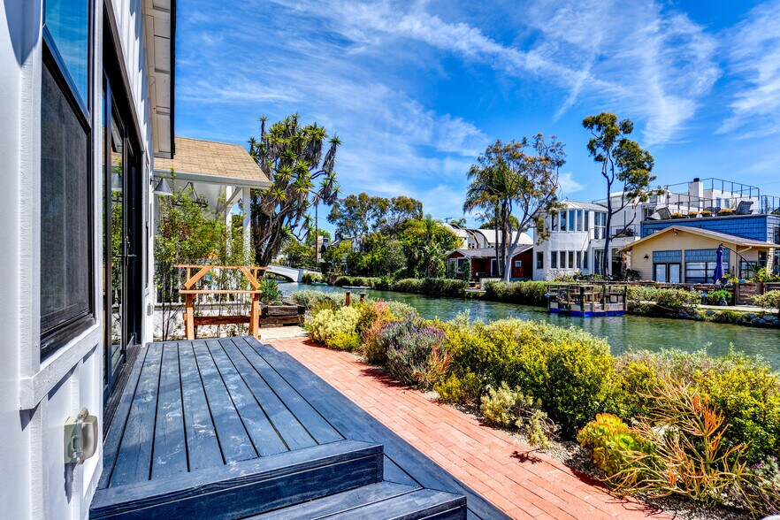 More Photos Of 223 Howland Canal, Venice Multifamily For Sale