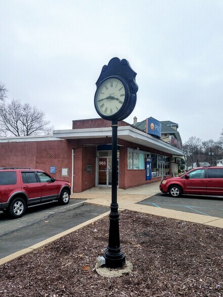 More Photos Of 563-565 High Mountain Rd, North Haledon Bank For Lease