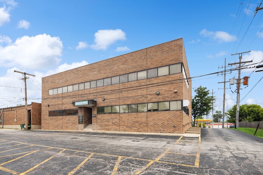 More Photos Of 10215 Roosevelt Rd, Westchester Office For Sale