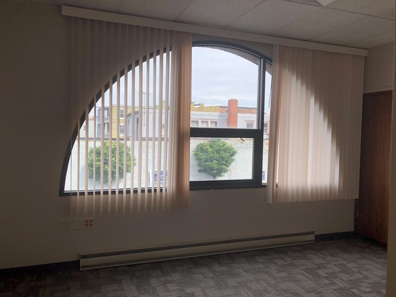 More Photos Of 33 W Franklin St, Hagerstown Coworking Space